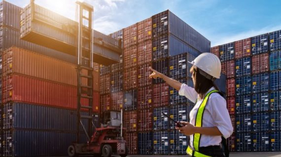 Panduan Lengkap Pajak Jasa Freight Forwarding: Cara Hitung PPN dan PPh 23